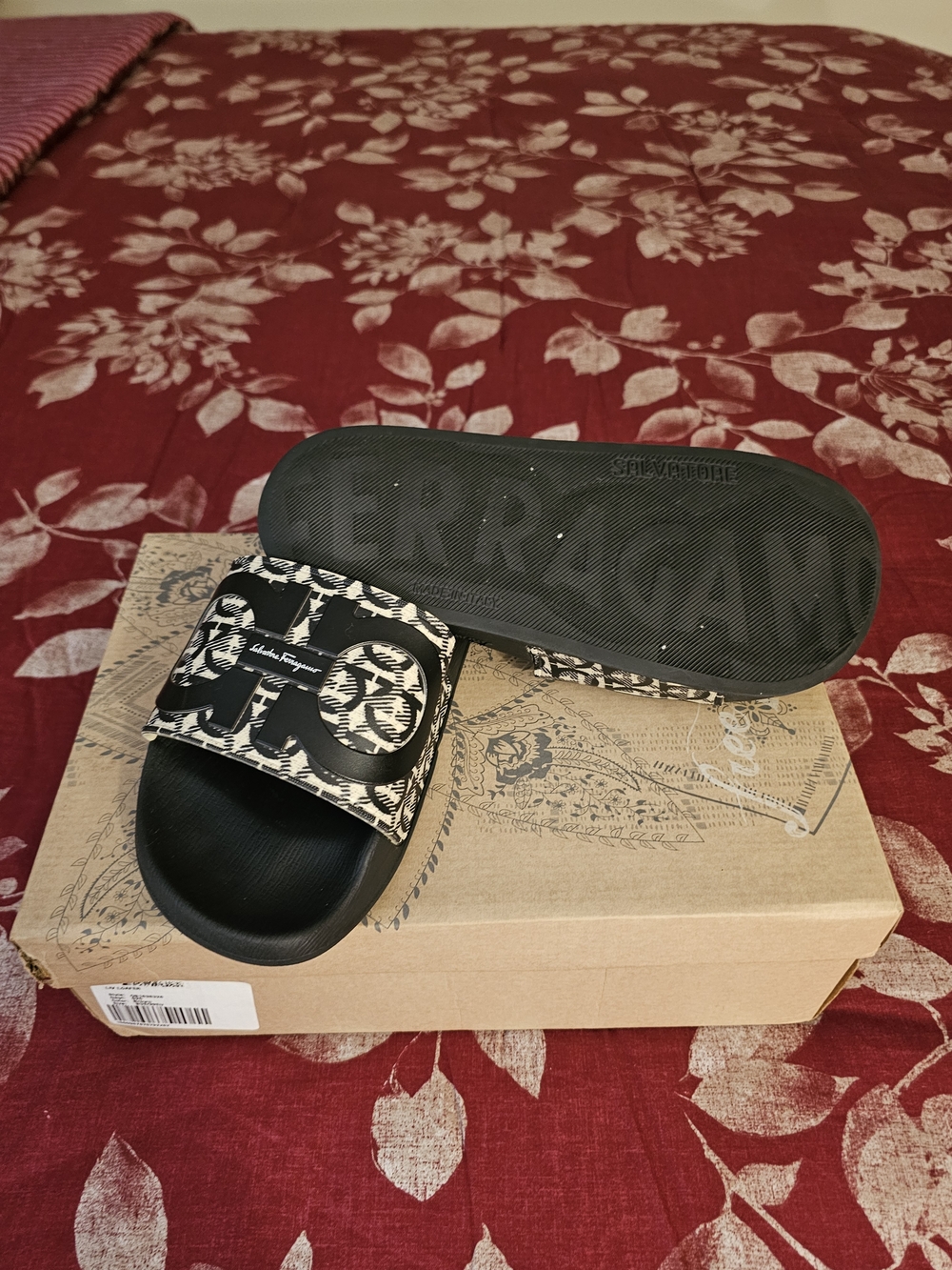 Salvatore Ferragamo Black & Ivory Logo Slide Sandals 9W - Picture 4 of 4